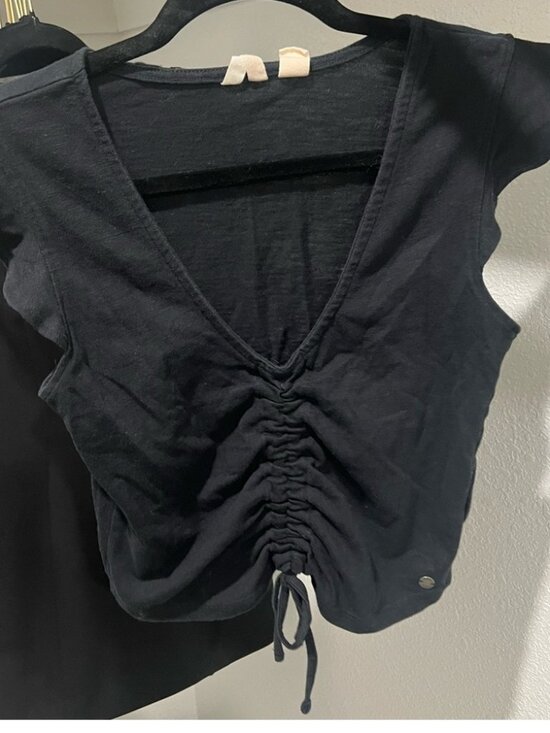 Tops - Black Ruched V-Neck Crop Top